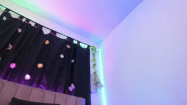 Snapshot of DeisyHarper chatting on 09/30/25, 06:29 DeisyHarper online show from 09/30/25, 06:29