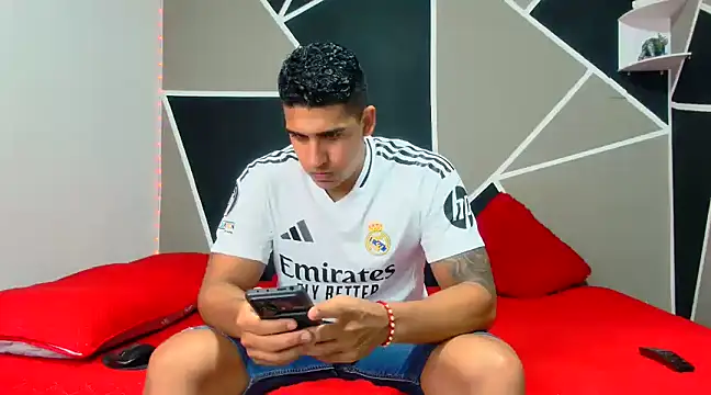 Snapshot of astrom_greyy chatting on 02/08/25, 10:19 astrom greyy online show from 02/08/25, 10:19