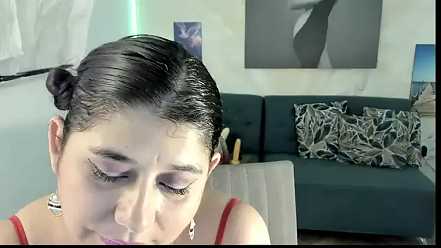 Snapshot of alinabozz1 chatting on 06/04/26, 03:01 alinabozz1 online show from 06/04/26, 03:01