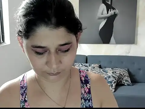 Snapshot of alinabozz1 chatting on 06/06/26, 09:41 alinabozz1 online show from 06/06/26, 09:41