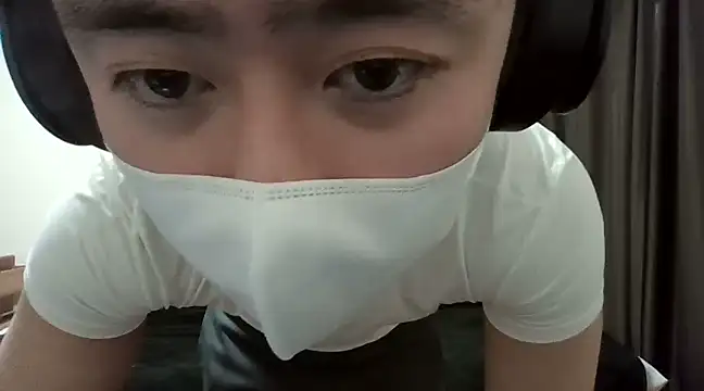 Snapshot of YU-KI00 chatting on 03/18/25, 01:20 YU-KI00 online show from 03/18/25, 01:20