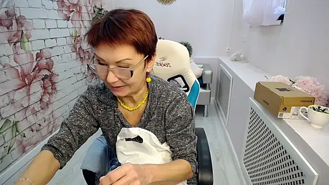 Snapshot of Cutie_Asya chatting on 10/20/25, 04:35 Cutie Asya online show from 10/20/25, 04:35