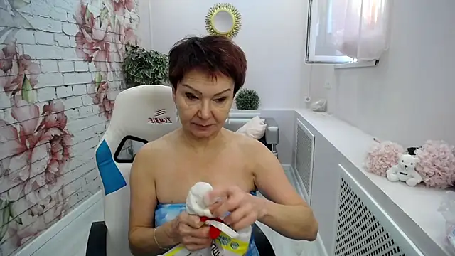 Snapshot of Cutie_Asya chatting on 10/22/25, 04:24 Cutie Asya online show from 10/22/25, 04:24