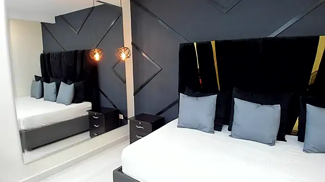 Snapshot of emilie_xx_ chatting on 12/11/24, 05:04 emilie xx online show from 12/11/24, 05:04