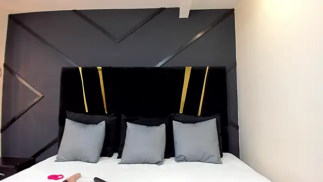 Snapshot of emilie_xx_ chatting on 01/14/25, 05:23 emilie xx online show from 01/14/25, 05:23