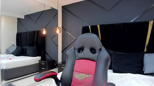 Snapshot of emilie_xx_ chatting on 03/14/25, 08:49 emilie xx online show from 03/14/25, 08:49