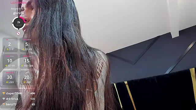 Snapshot of emilie_xx_ chatting on 03/21/25, 11:23 emilie xx online show from 03/21/25, 11:23