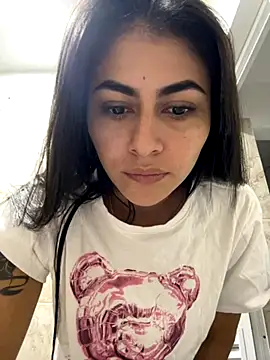 Snapshot of emilie_xx_ chatting on 10/05/25, 02:48 emilie xx online show from 10/05/25, 02:48