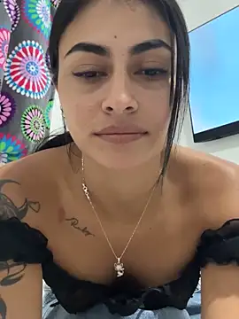 Snapshot of emilie_xx_ chatting on 10/06/25, 05:43 emilie xx online show from 10/06/25, 05:43