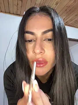 Snapshot of emilie_xx_ chatting on 10/12/25, 10:31 emilie xx online show from 10/12/25, 10:31