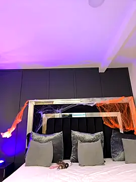 Snapshot of emilie_xx_ chatting on 10/24/25, 09:33 emilie xx online show from 10/24/25, 09:33