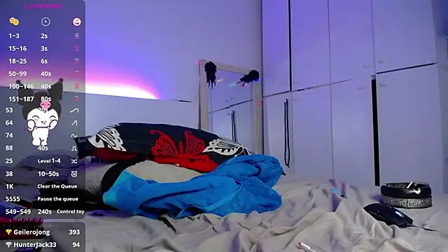 WhiteeXia online show from 12/08/24, 06:43