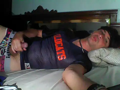 Snapshot of frank32love chatting on 10/18/25, 12:50 frank32love online show from 10/18/25, 12:50