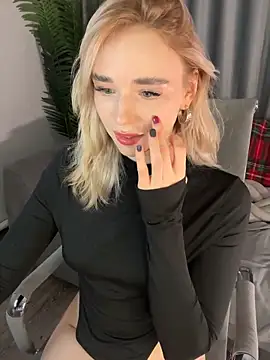 Snapshot of Eva_Millss chatting on 12/14/24, 07:14 Eva Millss online show from 12/14/24, 07:14