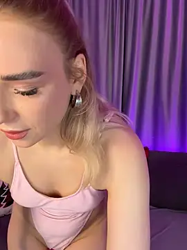 Snapshot of Eva_Millss chatting on 12/16/24, 08:05 Eva Millss online show from 12/16/24, 08:05