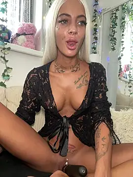 Snapshot of mrs_skinny_goddess chatting on 08/07/26, 12:40 mrs skinny goddess online show from 08/07/26, 12:40