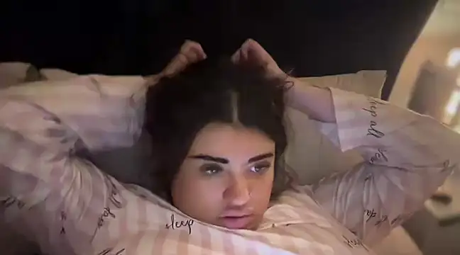 Snapshot of curvybabesx1 chatting on 03/22/25, 06:11 curvybabesx1 online show from 03/22/25, 06:11