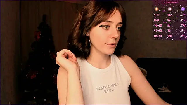 Snapshot of Emmi_Flowers chatting on 12/08/24, 10:08 Emmi Flowers online show from 12/08/24, 10:08