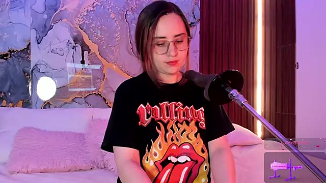 centaurigirl online show from 10/22/25, 02:56