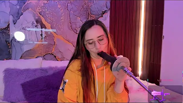 centaurigirl online show from 12/15/25, 12:37