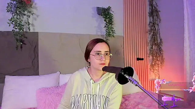 centaurigirl online show from 04/10/26, 04:28