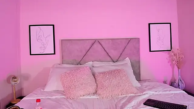 Emilyh  online show from 10/23/25, 10:36