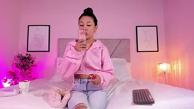 Emilyh  online show from 04/16/26, 12:39