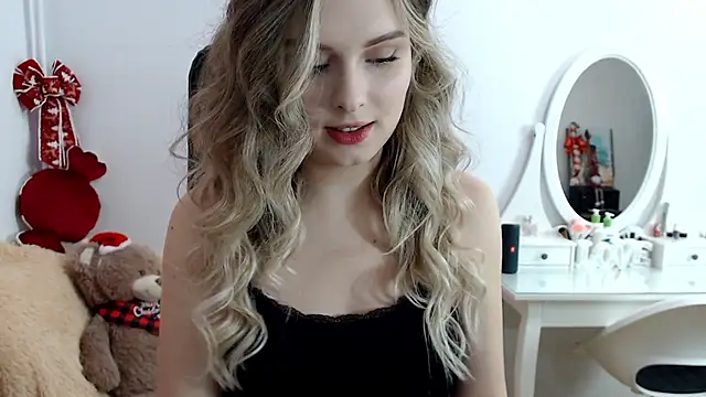 Snapshot of _sweettreat chatting on 12/14/24, 01:06  sweettreat online show from 12/14/24, 01:06