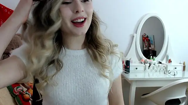 Snapshot of _sweettreat chatting on 12/23/24, 01:51  sweettreat online show from 12/23/24, 01:51