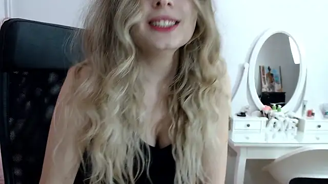 Snapshot of _sweettreat chatting on 03/13/25, 10:32  sweettreat online show from 03/13/25, 10:32