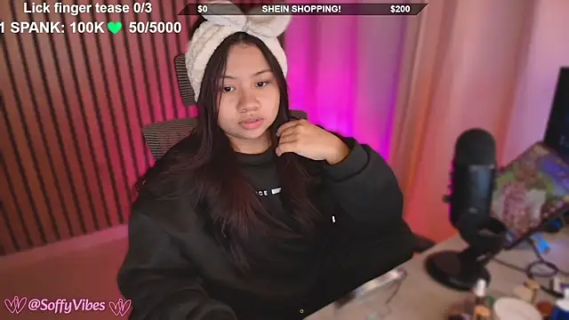 Snapshot of soffyvibes- chatting on 11/20/25, 09:47 soffyvibes- online show from 11/20/25, 09:47