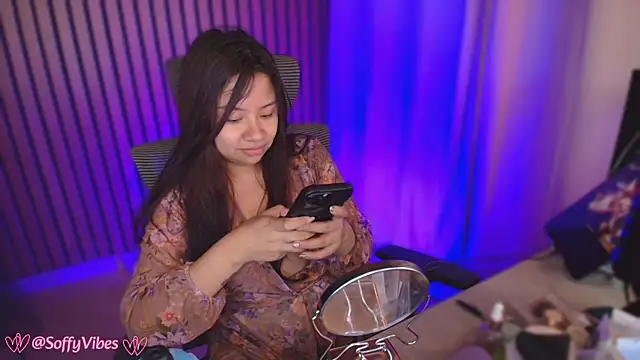 Snapshot of soffyvibes- chatting on 11/27/25, 11:07 soffyvibes- online show from 11/27/25, 11:07