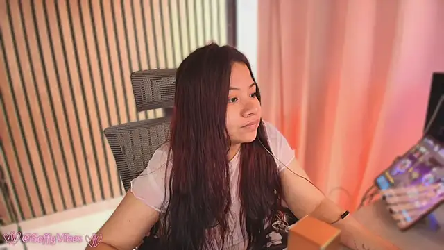 Snapshot of soffyvibes- chatting on 12/02/25, 03:18 soffyvibes- online show from 12/02/25, 03:18