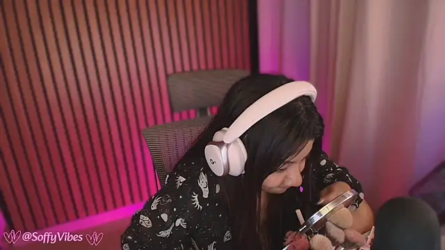 Snapshot of soffyvibes- chatting on 02/17/26, 12:40 soffyvibes- online show from 02/17/26, 12:40