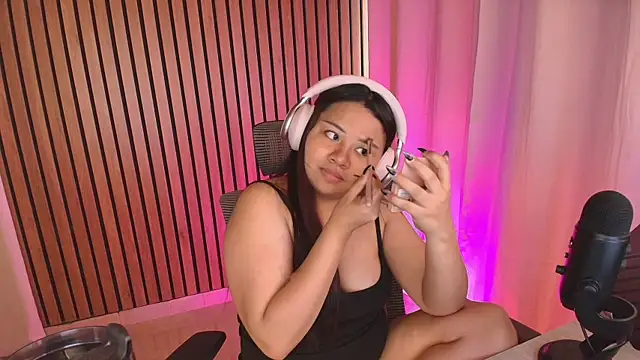 Snapshot of soffyvibes- chatting on 03/02/26, 10:05 soffyvibes- online show from 03/02/26, 10:05