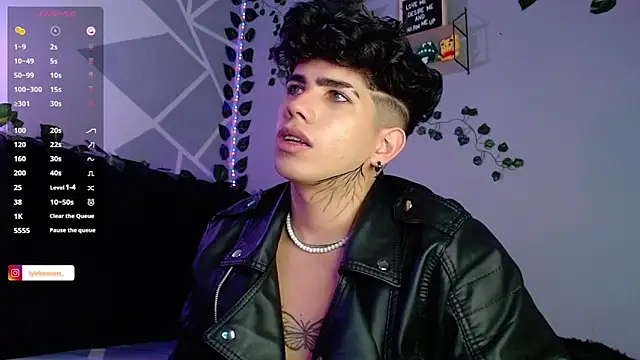 LyleBennett  online show from 12/06/24, 01:00