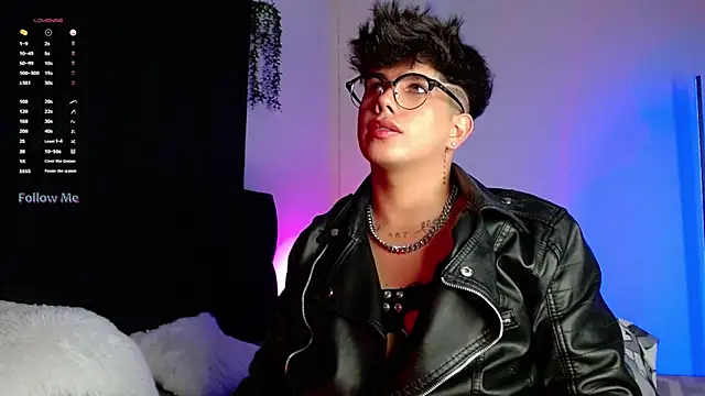 LyleBennett  online show from 10/28/25, 10:19