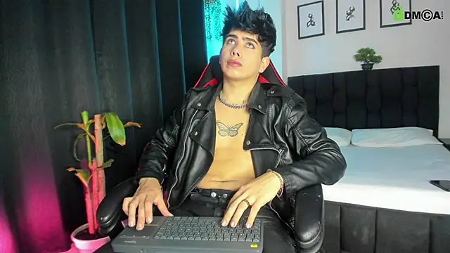 Snapshot of LyleBennett_ chatting on 05/24/26, 01:05 LyleBennett online show from 05/24/26, 01:05