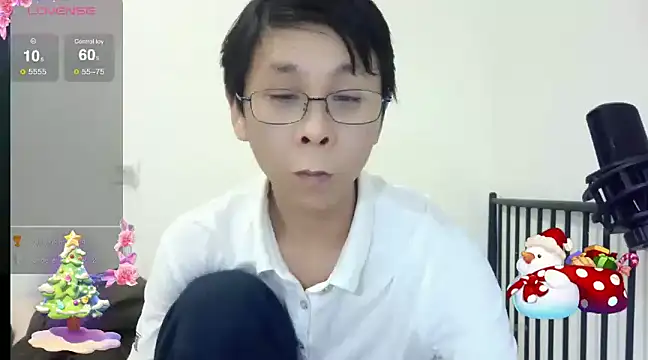 Snapshot of TGH521 chatting on 12/22/24, 06:06 TGH521 online show from 12/22/24, 06:06