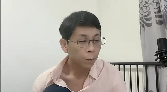 Snapshot of TGH521 chatting on 01/11/25, 01:43 TGH521 online show from 01/11/25, 01:43