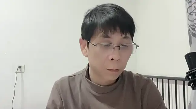 Snapshot of TGH521 chatting on 02/12/25, 12:44 TGH521 online show from 02/12/25, 12:44