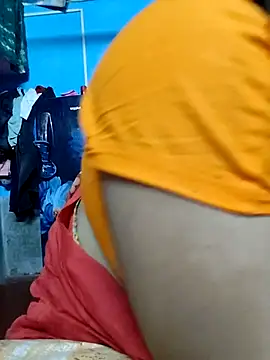 Snapshot of BERRY_00 chatting on 11/17/25, 05:52 BERRY 00 online show from 11/17/25, 05:52