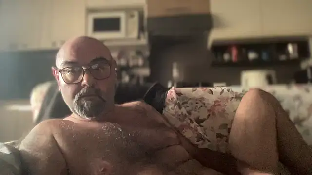 Snapshot of MM7026 chatting on 05/28/26, 04:15 MM7026 online show from 05/28/26, 04:15
