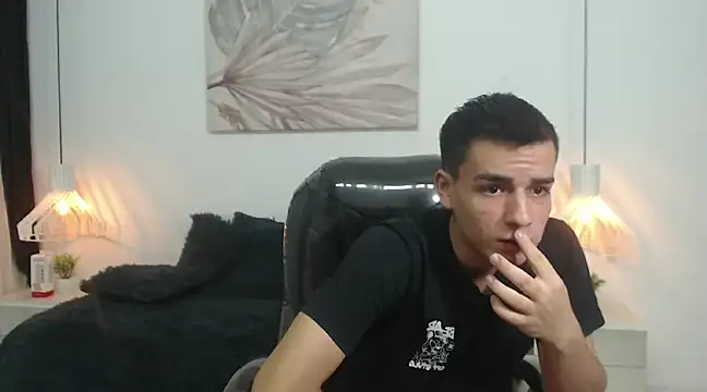 hot boy x18 online show from 12/05/24, 10:34