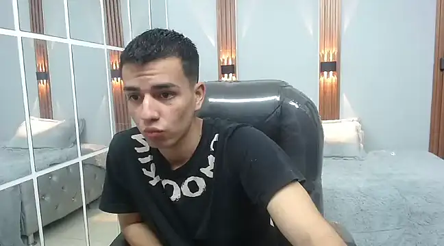 hot boy x18 online show from 12/19/24, 10:42