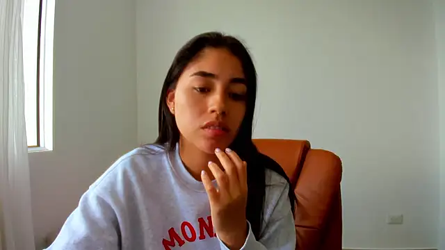 AriaMontgomery online show from 04/29/26, 06:14