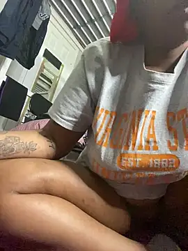 Snapshot of MsSapPhire500 chatting on 12/16/25, 07:19 MsSapPhire500 online show from 12/16/25, 07:19