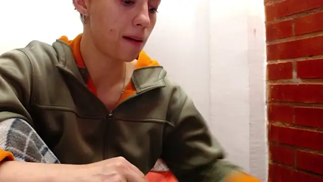 holy juli online show from 04/12/26, 05:34