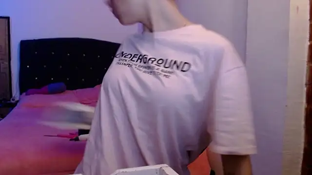 holy juli online show from 04/20/26, 04:04