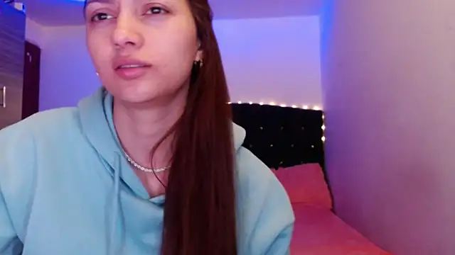 holy juli online show from 05/18/26, 04:07
